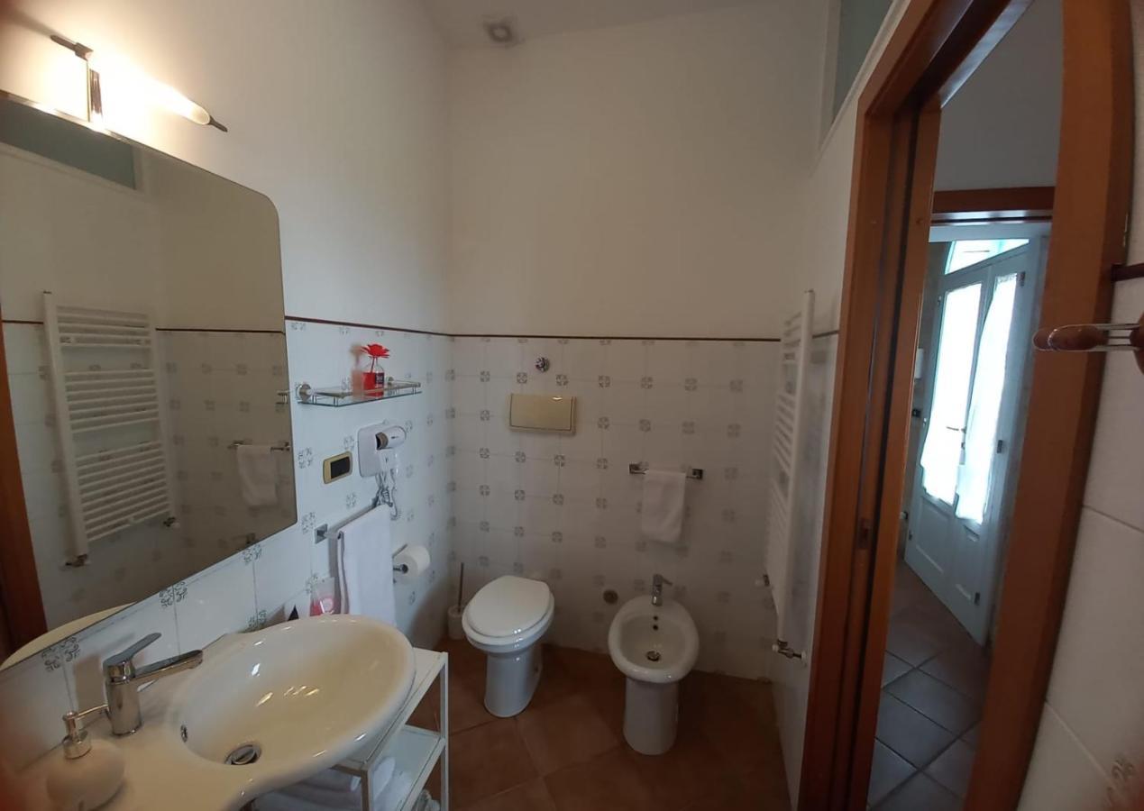 Bed and Breakfast Villino Tronchetto Bianco Мола-ди-Бари Экстерьер фото